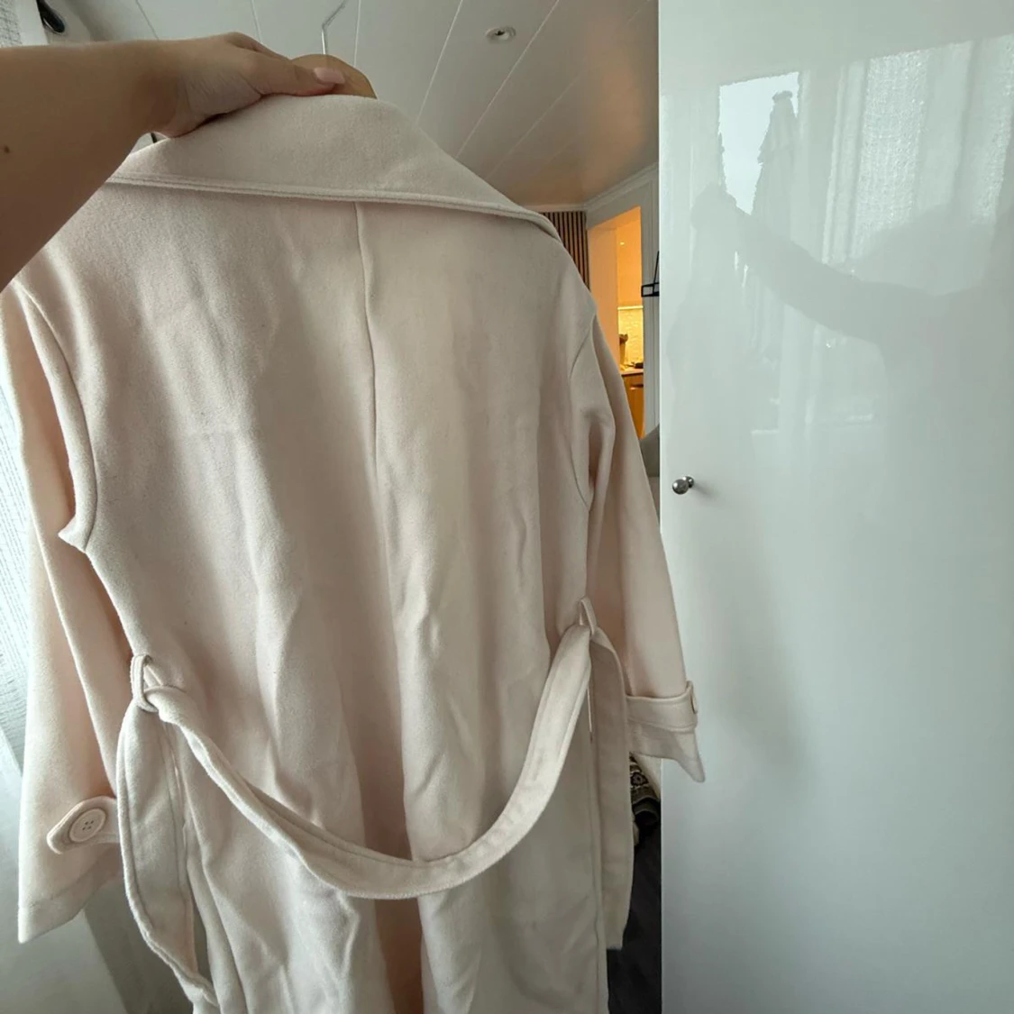 Beige kappa med bälte - 3