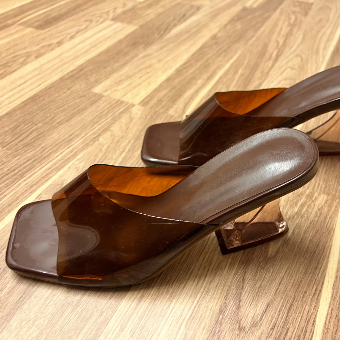 Bruna transparenta klackskor - 1