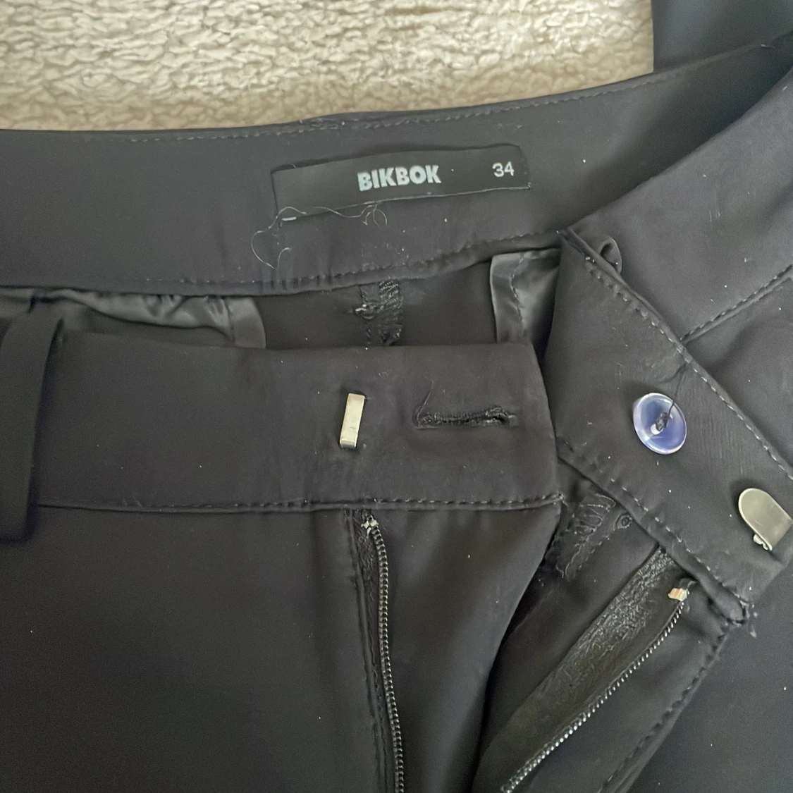 Svarta kostymbyxor från BikBok - 2