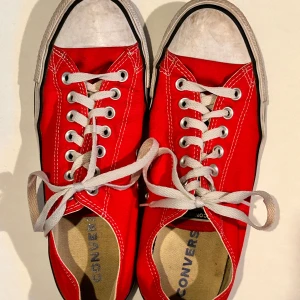 Röda Converse All Star sneakers - Barely worn Size41/42  #converse #vans #nike #adidas #s #converseoriginal #converseallstar #sneakers #conversesecond #conversemurah #sepatumurah #newbalance #shoes #puma #converseindonesia #conversechucktaylor #sepatu #sepatuconverse #allstar #chucktaylor #converseonestar #jualconverse #vansoldskool #fashion #conversebekas #jordan #vanssecond #conversect #reebok #ootd #grunge #aesthetic #alternative #s #rock #goth #grungeaesthetic #punk #music #emo #nirvana #grungestyle #grungegirl #gothic #goth