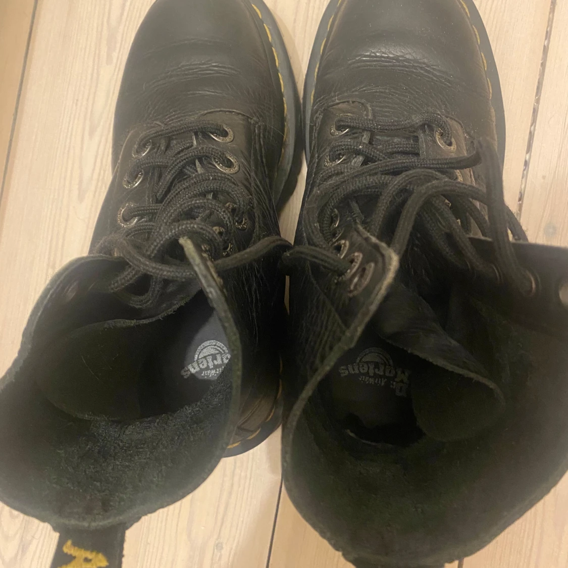 1490s dr.martens kängor i mjukt läder  - 2