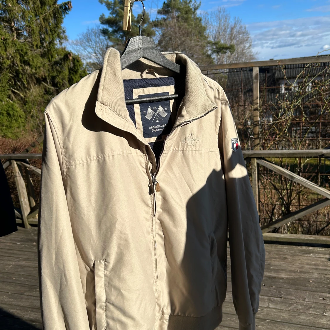 Beige tunn jacka från Newport - 1
