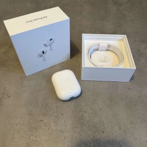 Hörlurar  - Skriv vid intresse **Äkta** pris kan diskuteras vid snabb affär 