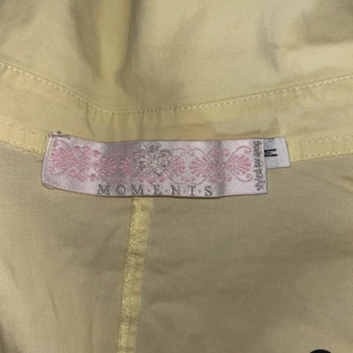 Gul blus från Moments - 2