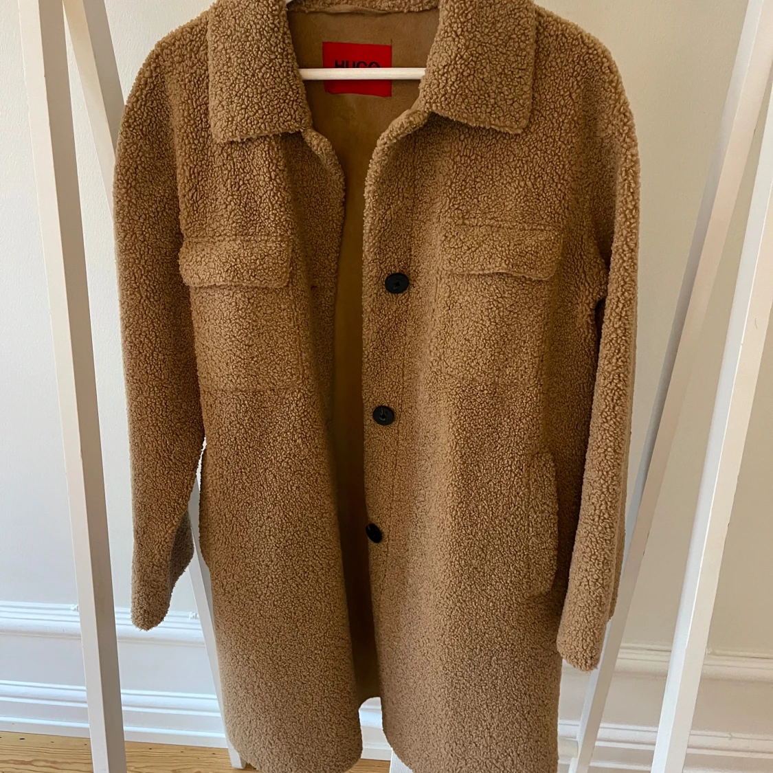 Beige teddyjacka från Hugo Boss