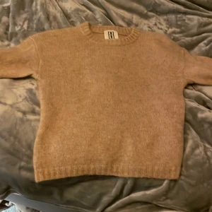 Fin tröja för 800 kr - Orginal pris: 2800 kr. Hur många gånger använd: 1. Skick: nyt skick.