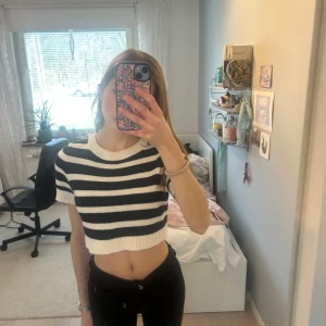 Intressekoll  - Supergullig stickad tshirt❤️