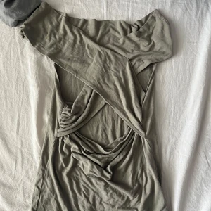 Grön omlott topp  - Köptes begagnat, aldig använd av mig 