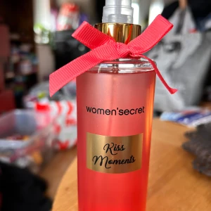 Women' Secret Body Mist! - Women' Secret "Kiss Moments" Body Mist. 250 ml. Ny och oanvänd.