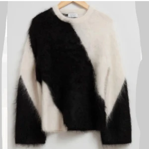 &otherstories tröja  - Superfin och unik mohairtröja från &otherstories som är helt slutsåld. Nypris 1500. Skriv för fler bilder💞