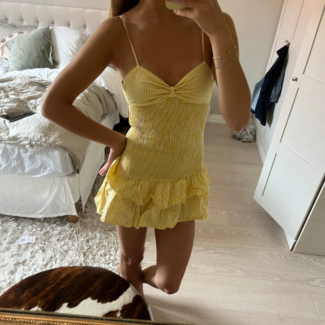 Gul rutig kortklänning med volang