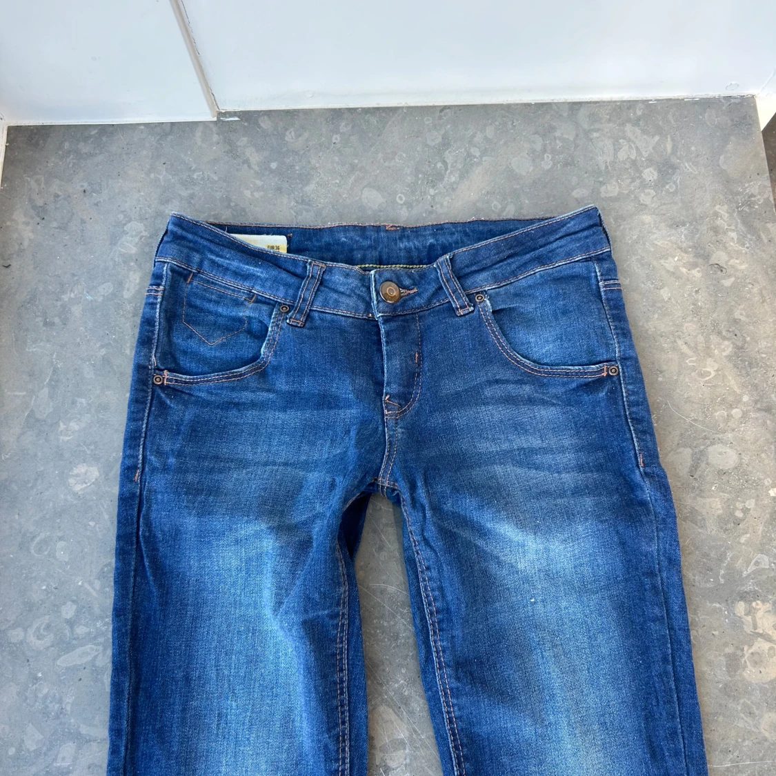 Blå bootcut jeans - 1