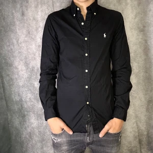 Ralph lauren skjorta - Mycket fint skick | Size S  | fraktar spårbart inom 24 timmar |  för att köpa klicka ” köp nu” | vid frågor skriv ett meddelande |