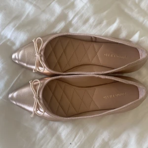 Ballerina skor - Ballerina skor från Anna Field, perfekta nu till sommaren, i rose gold färg💞Använda endast en gång. 