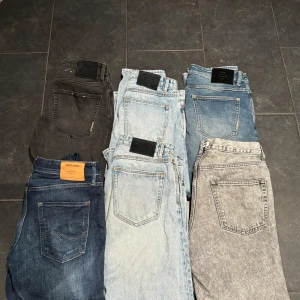 Märkes jeans  - Säljer olika jeans med märkena Hope, Jack and Jones och NEUW. I olika storlekar och modeller vid fler frågor hör gärna av dig. 