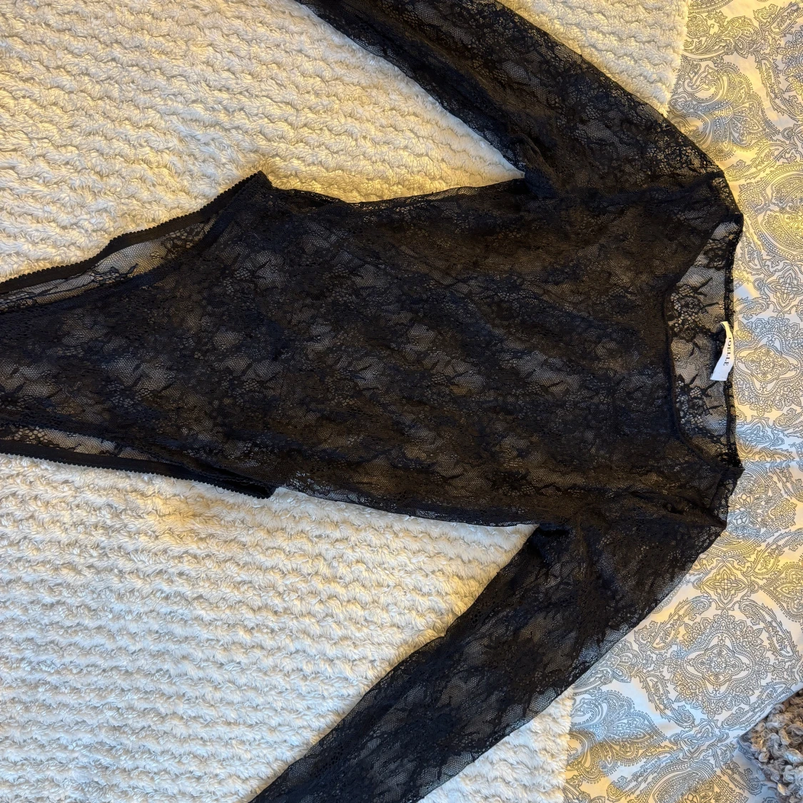 Svart spetsklänning med lång ärm - 2