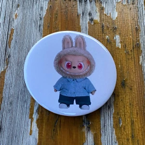 Labubu pins - Pins med Labubu. Ca 6cm.