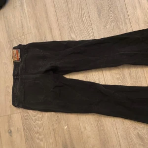 Lågmidjade diesel jeans  - Endast använda ett fåtal gånger 