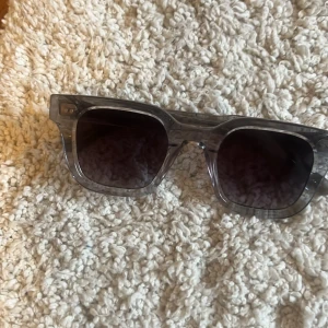 Det är ett par gråa chimis  - Ett par chimis som har aldrig använd och inga skador på den eller repor 