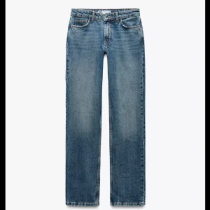 Låga jeans - Lågmidjade straight jeans från Zara💞