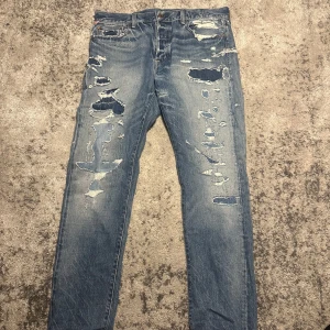 Blå slitna jeans från Ralph Lauren - Säljer ett par blå jeans från Ralph Lauren.