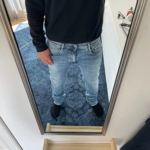 Replay jeans - Här har vi ett par riktigt feta replay jeans som varit testade en gång och är som sagt nya utan prislapp, perfekt för dig som ska vara lite snyggare än alla andra!