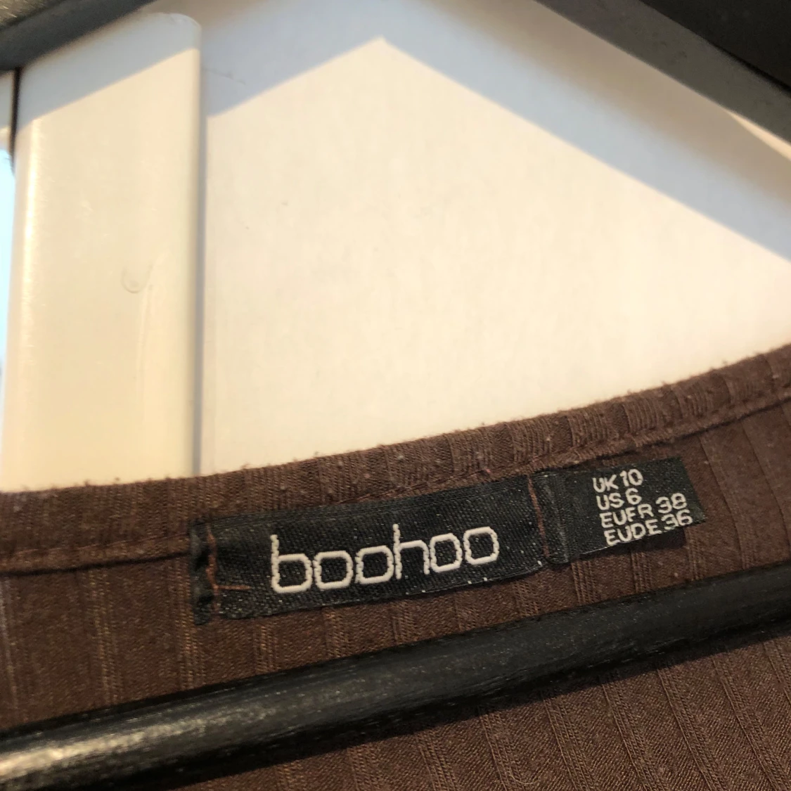 Brun ribbad croppad topp Boohoo - 2