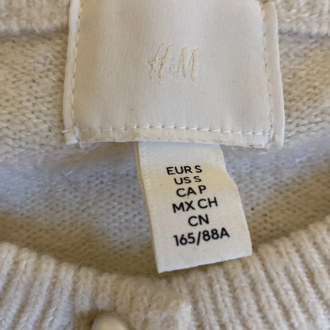 Beige kofta med pärlor från H&M - 3