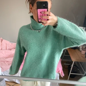 Mohair polo neck - Mohair tröja med polo neck köptes för ca 1100kr på Zara aldrig använd alls. 