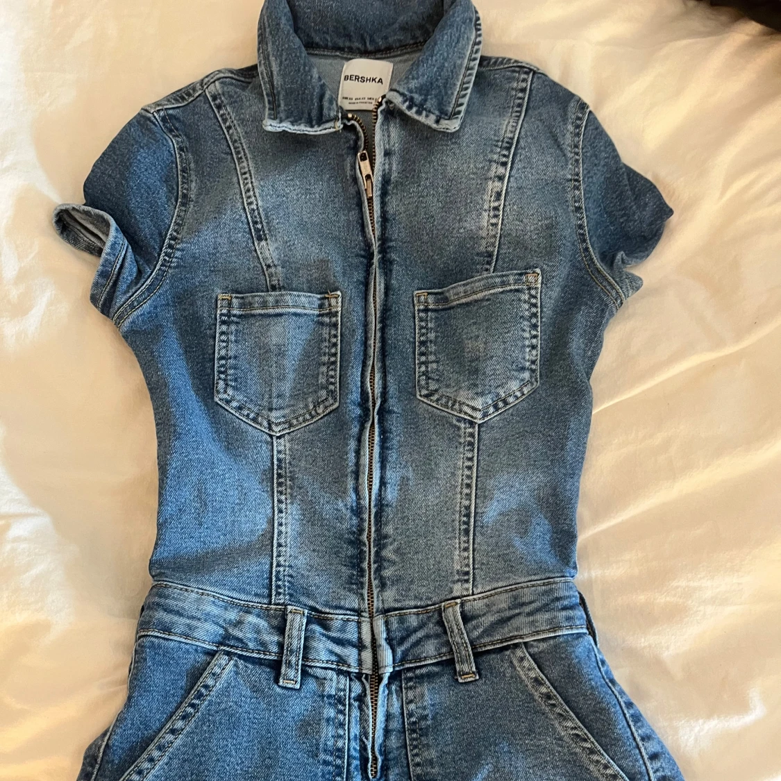 Blå jeansklänning från Bershka