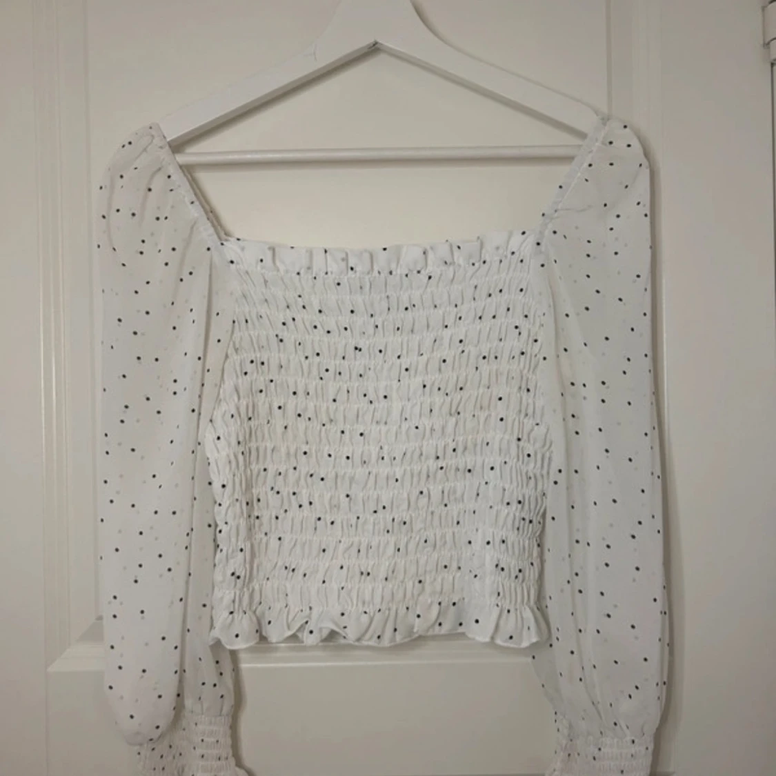 Vit prickig blus från H&M 