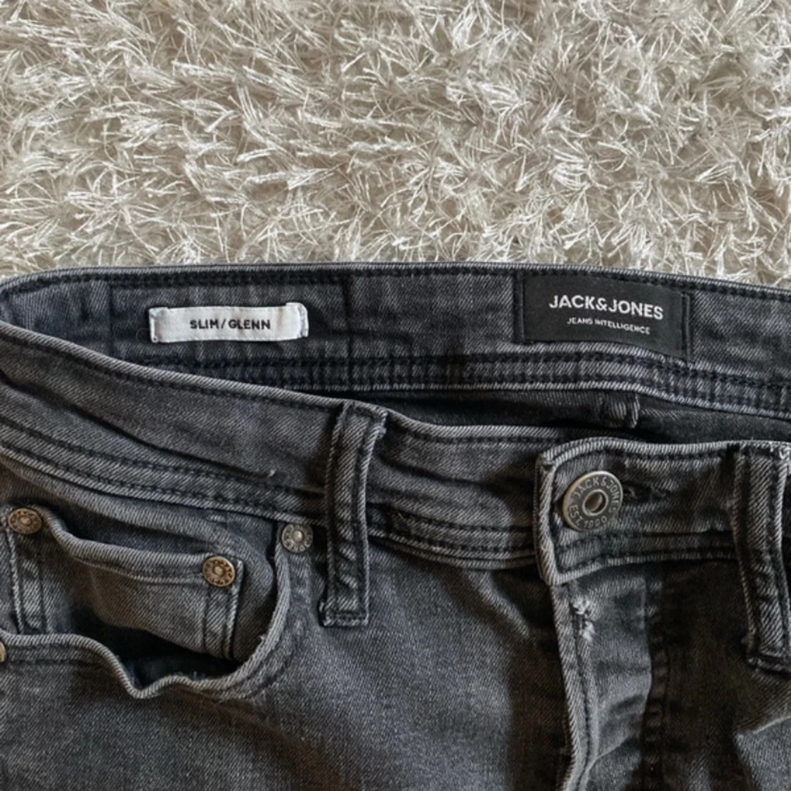 Grå slim jeans från Jack & Jones - 1