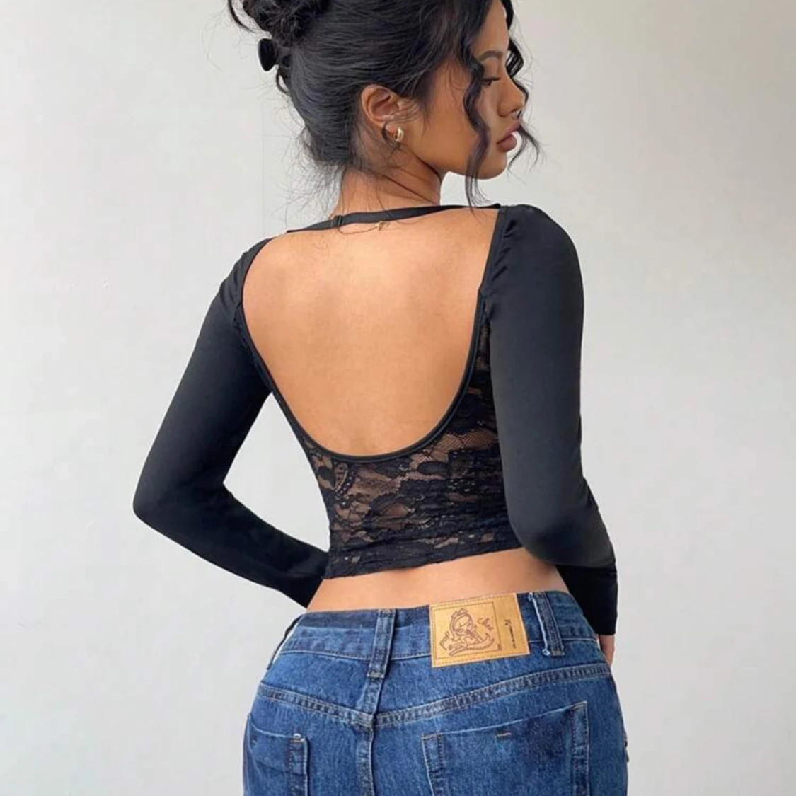 Svart långärmad topp med spetsdetaljer - 1