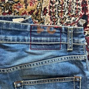 DONDUP JEANS - Dondup jeans i storlek 31 i väldigt skön colorway! Hör av dig vid frågor eller om du vill ha fler bilder!🙌🏽🙌🏽 priset kan diskuteras vid smidig affär!