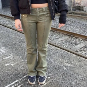 Olivgröna hm jeans  - Hm jeans