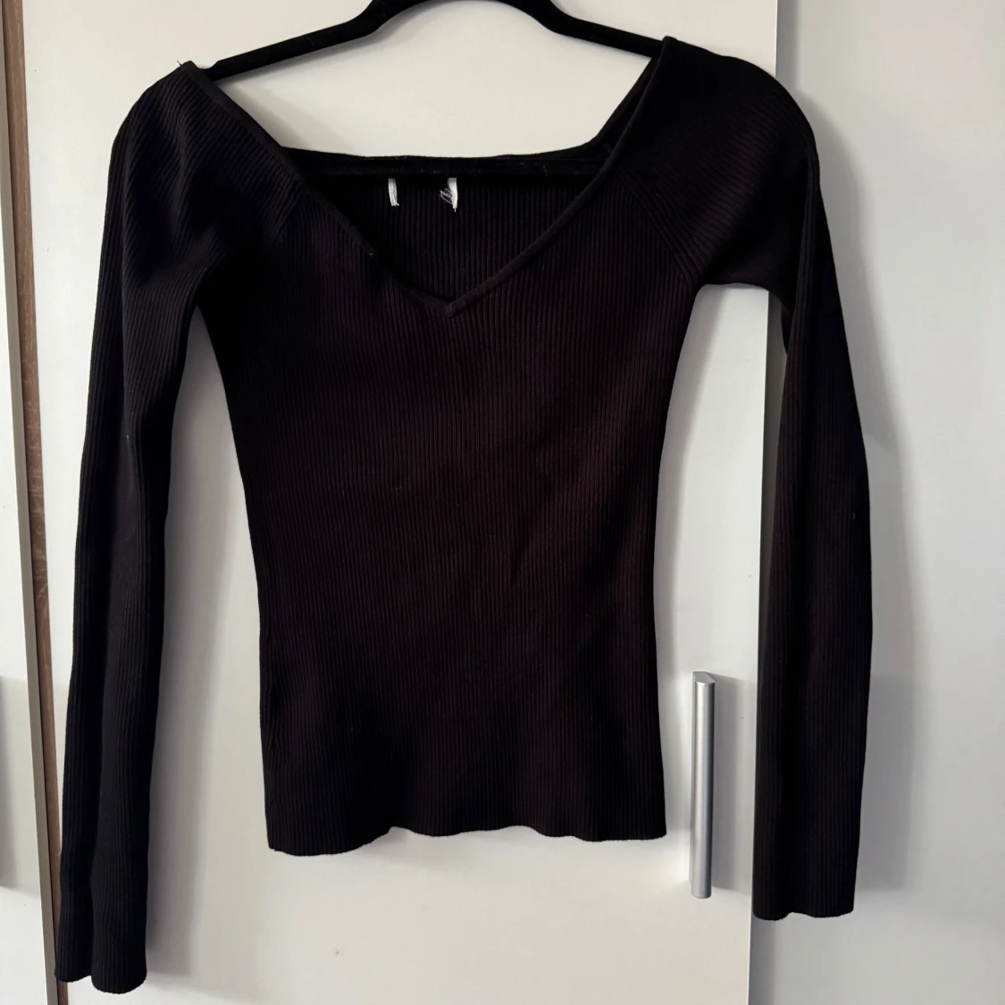 Svart ribbad tröja med v-ringning ❤️‍🔥