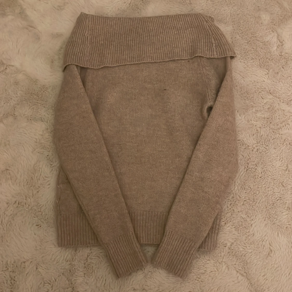 Beige stickad tröja från Amisu - 1