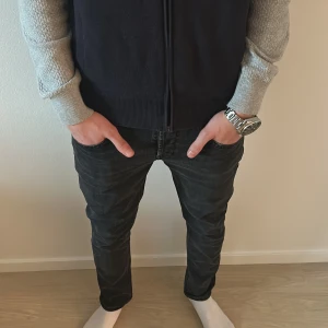 Dondup George | W31 - Svarta dondup jeans | Toppskick, inga defekter| Om du har frågor tveka då inte på att höra av dig | 🌟