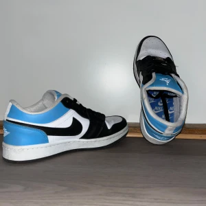 Jordan 1 low - Knappt använda, inga skador, jätte fina med storlek 39. Hör av dig vid intresse