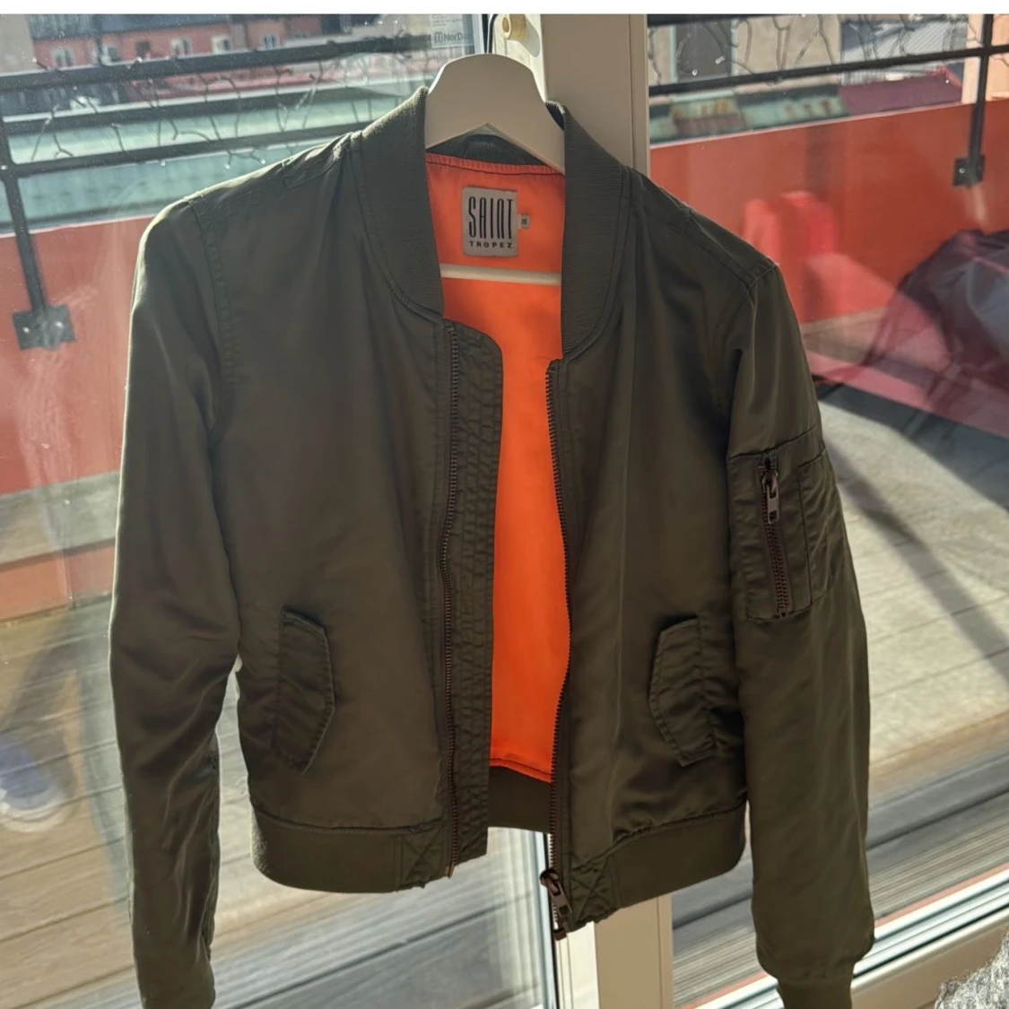 Olivgrön bomberjacka från Saint Tropez - 4