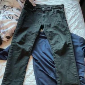 levis jeans - säljer ett par levis jeans i strl W30 L32. fint skick