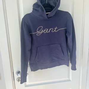 Gant hoodie  - Bra skick nästan helt ny lite liten i storleken