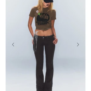 Cheap monday jeans!! - Jätte snygga Cheap monday jeans jag köpte på Vinted. De är små i storlek så jag skulle säga att de passar någon med st M. Jag har själv aldrig använt dem och inte säljaren ja köpt av.                 Står ej för postens strul, inga returer❤️