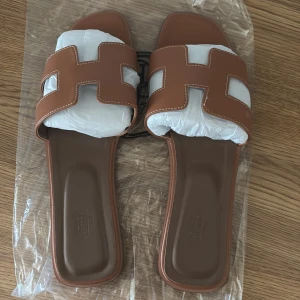 Sandaler  - Helt nya - säljes pga för små för mig