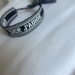 Dior J'Adior armband - Snyggt stilrent armband från Dior för en billig peng! Kontakta mig vid frågor🤝
