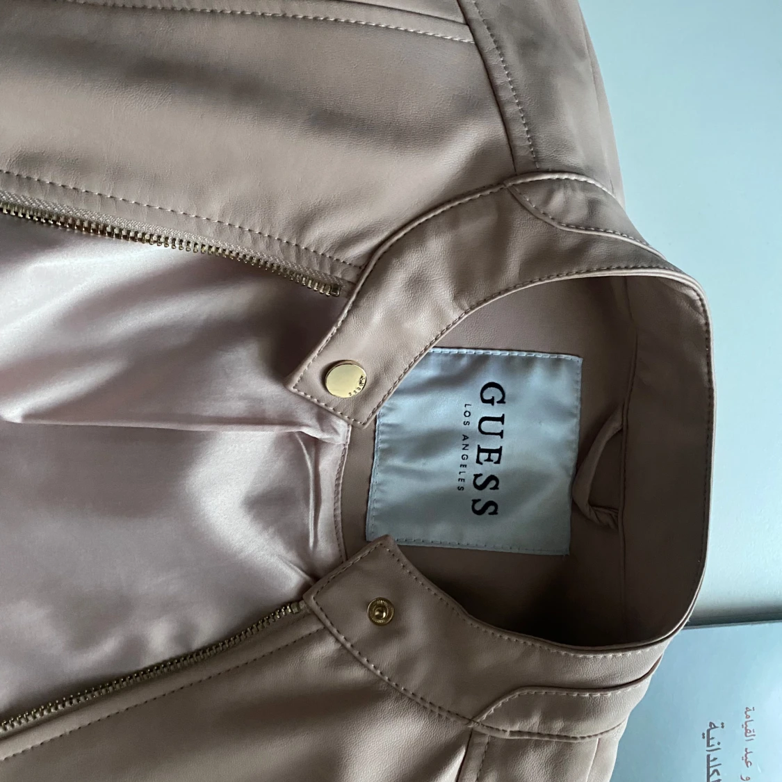 Babyrosa läderjacka GUESS - 2