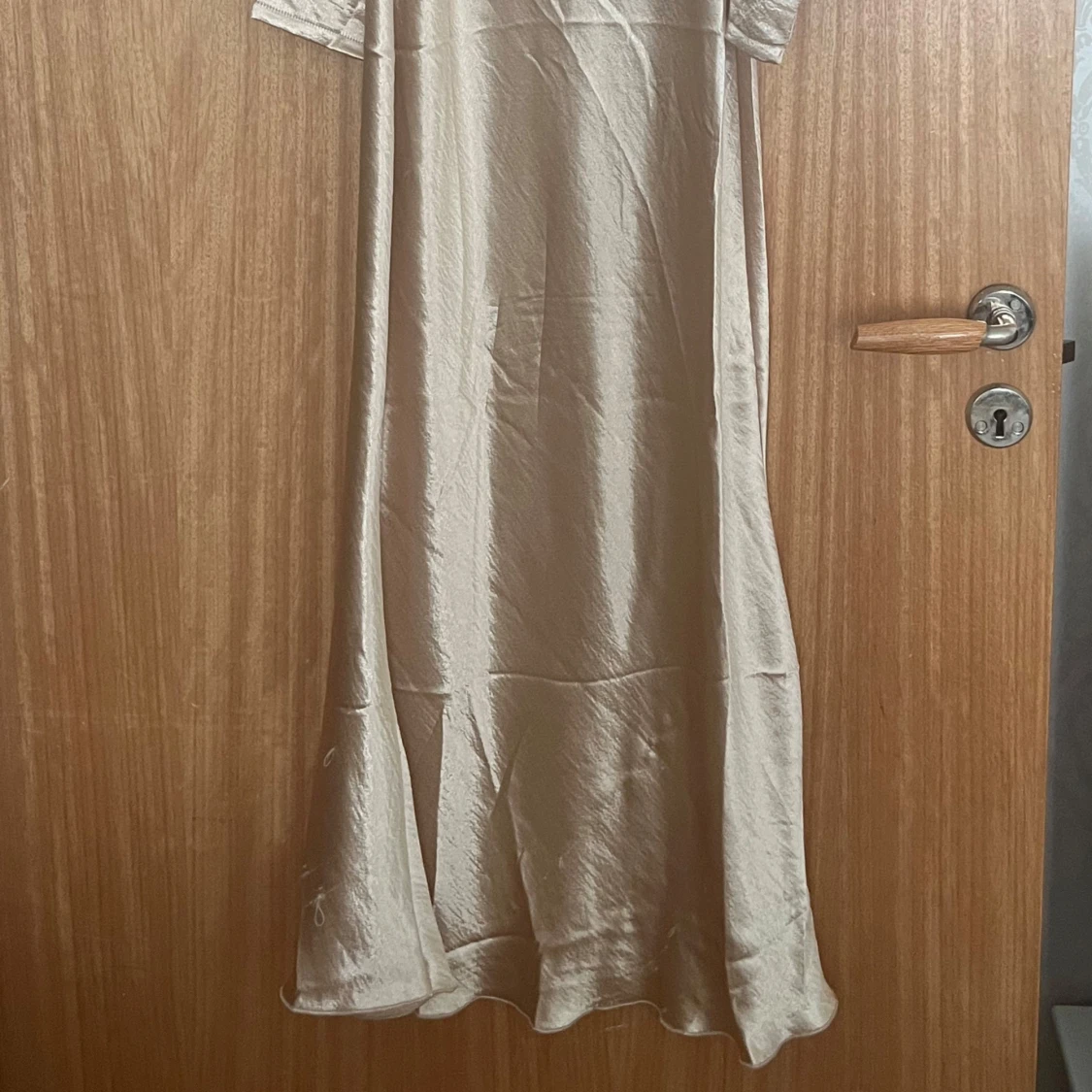 Champagnefärgad siden klänning - 2