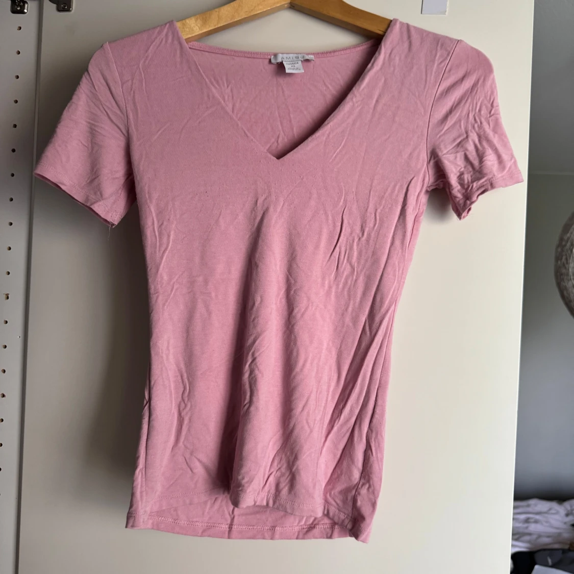 Rosa v-ringad topp med kort ärm