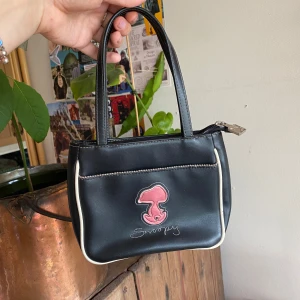 Snobben minibag - Söt liten minibag, får plats med mobil och något litet till! 