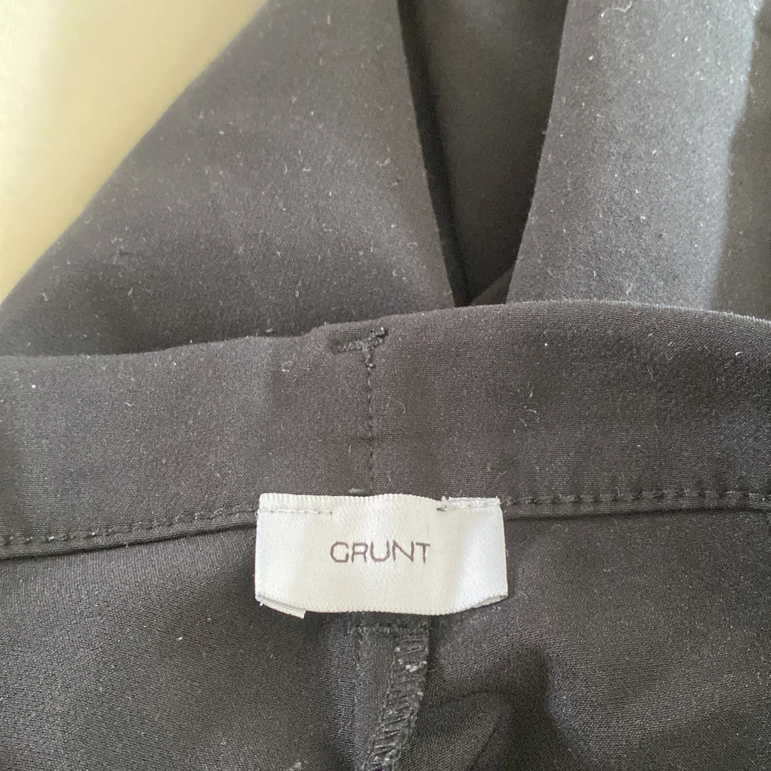 Svarta kostymbyxor från Grunt - 3
